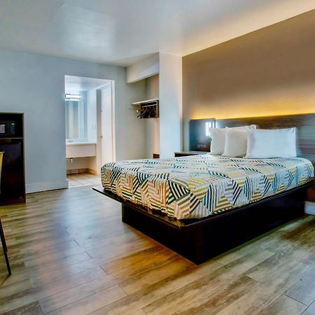 ซูเปอร์ 8 บาย วินด์แฮม ทูซอน/อีสต์/ดีเอ็มเอเอฟ แอเรีย Hotel ภายนอก รูปภาพ