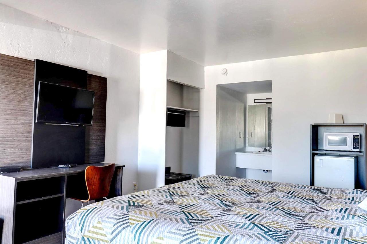 ซูเปอร์ 8 บาย วินด์แฮม ทูซอน/อีสต์/ดีเอ็มเอเอฟ แอเรีย Hotel ภายนอก รูปภาพ