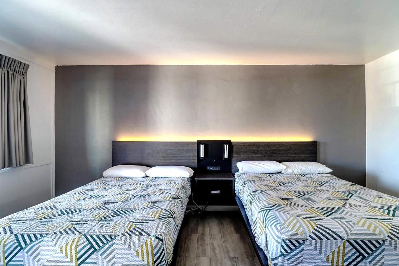 ซูเปอร์ 8 บาย วินด์แฮม ทูซอน/อีสต์/ดีเอ็มเอเอฟ แอเรีย Hotel ภายนอก รูปภาพ