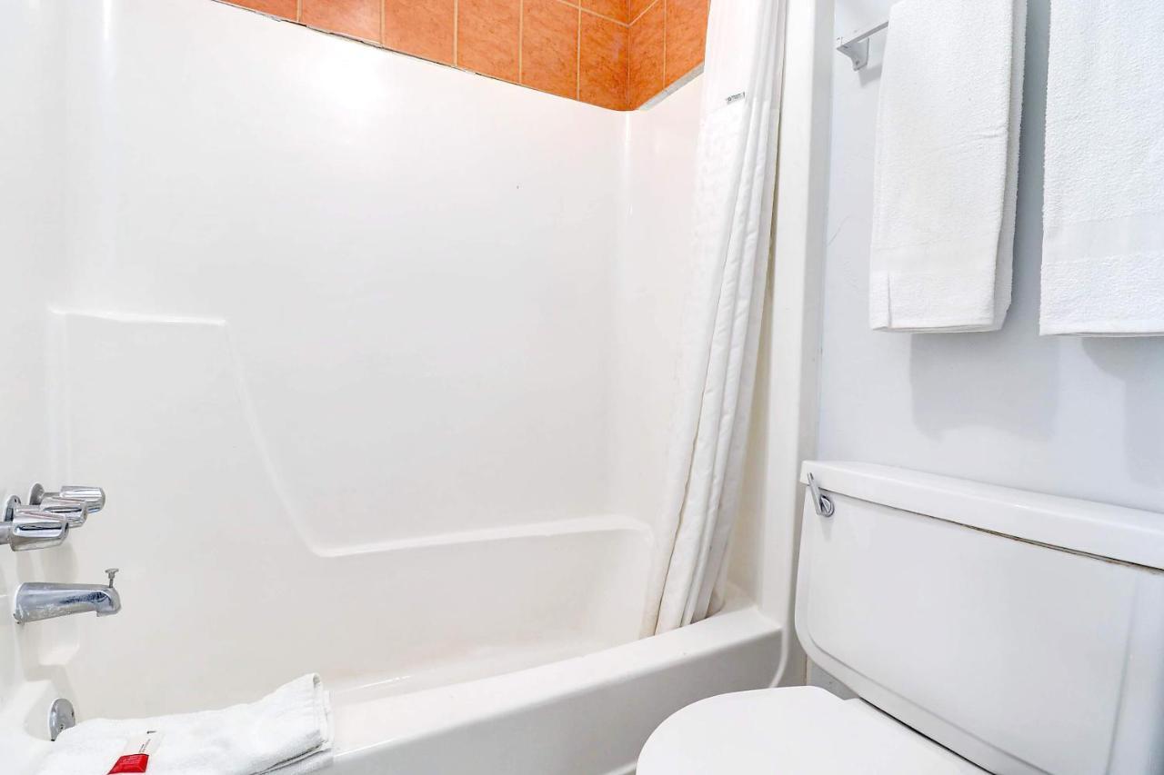 ซูเปอร์ 8 บาย วินด์แฮม ทูซอน/อีสต์/ดีเอ็มเอเอฟ แอเรีย Hotel ภายนอก รูปภาพ
